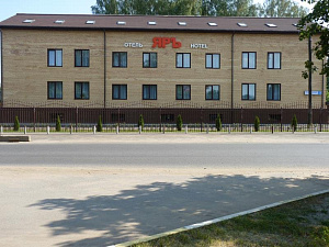 Яръ, отель